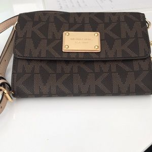Michael Kors Crossbody signature bag